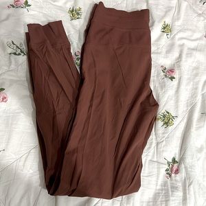 Lululemon dance studio jogger in size 4